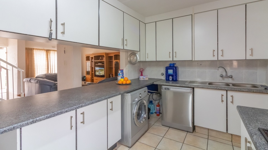 3 Bedroom Property for Sale in Kroonheuwel Free State